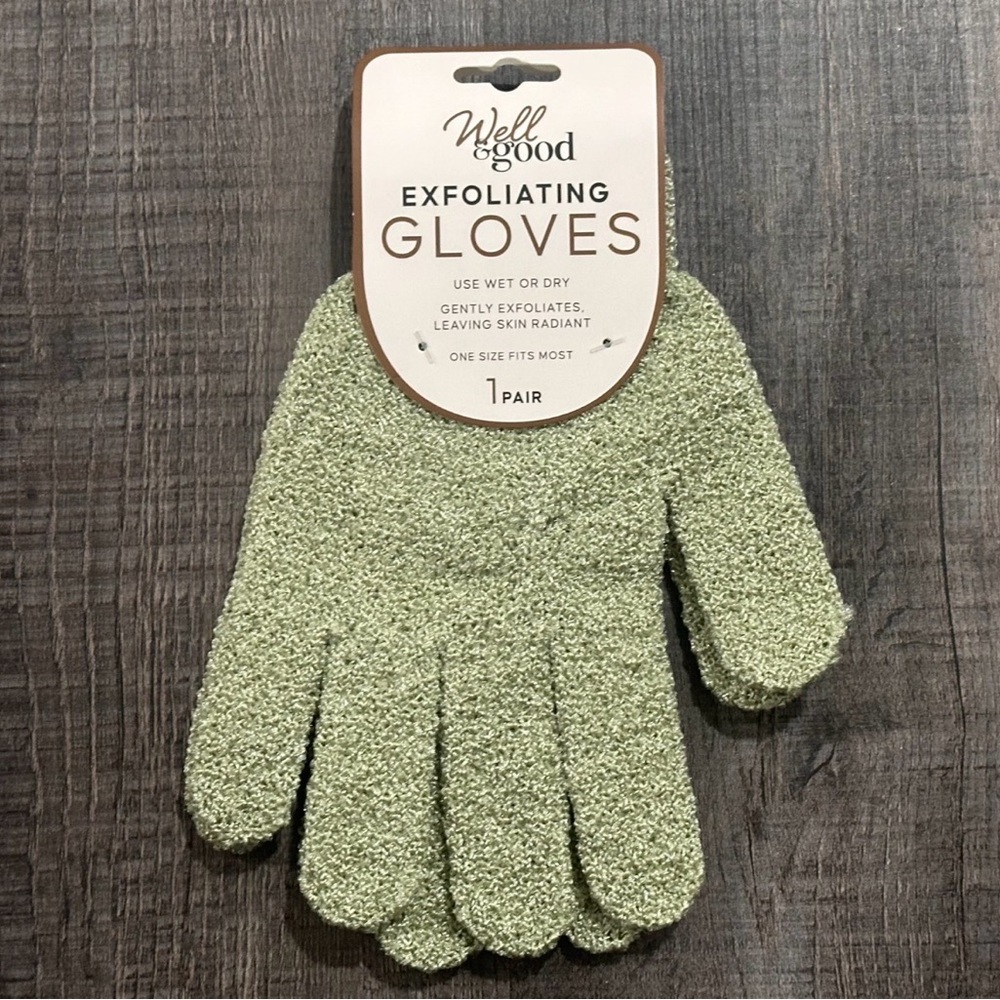 💞 New Pair of Sage Green Well & Good Exfoliating Bath & Shower Gloves
